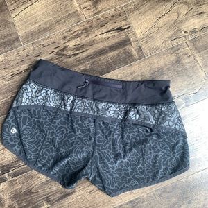 Lululemon speed up short, size 6